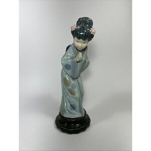 Lladro Japanese Sayonara Geisha Girl Retired Figurine #4989 - Collectible